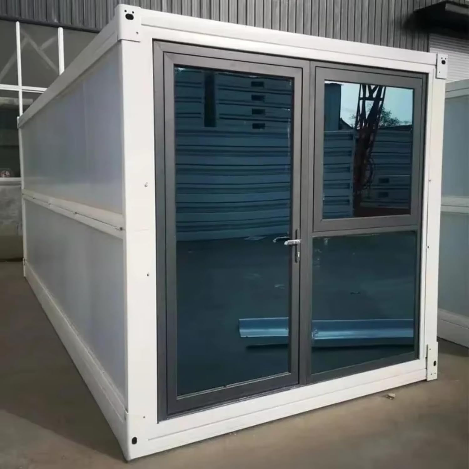 Explore the Flexibility of Double-Wing Folding Box: Your Perfect Portable Tiny Home!